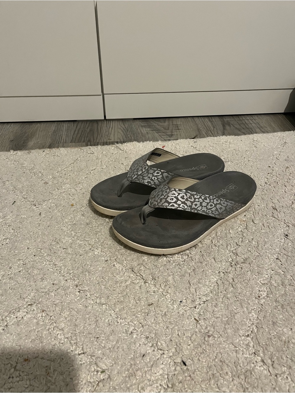 Spenco Women's Gray Leopard-Print Comfort Flip Flops size 8